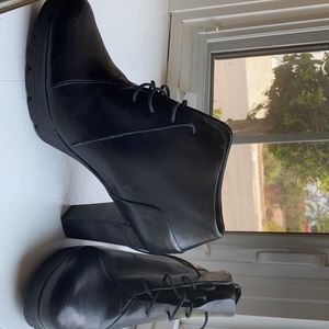 Paul Green leather booties sz 9.5- new- no tags